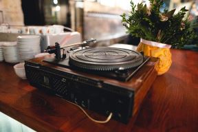 The Science Behind In-Store Music and How to Create the Best Ambiance for Your Small Business